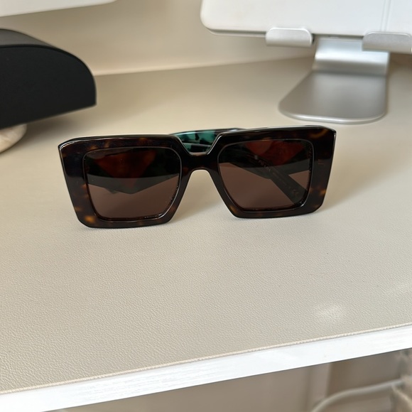 PRADA PR23YS Wide - high bridge fit Sunglasses - Picture 9 of 9